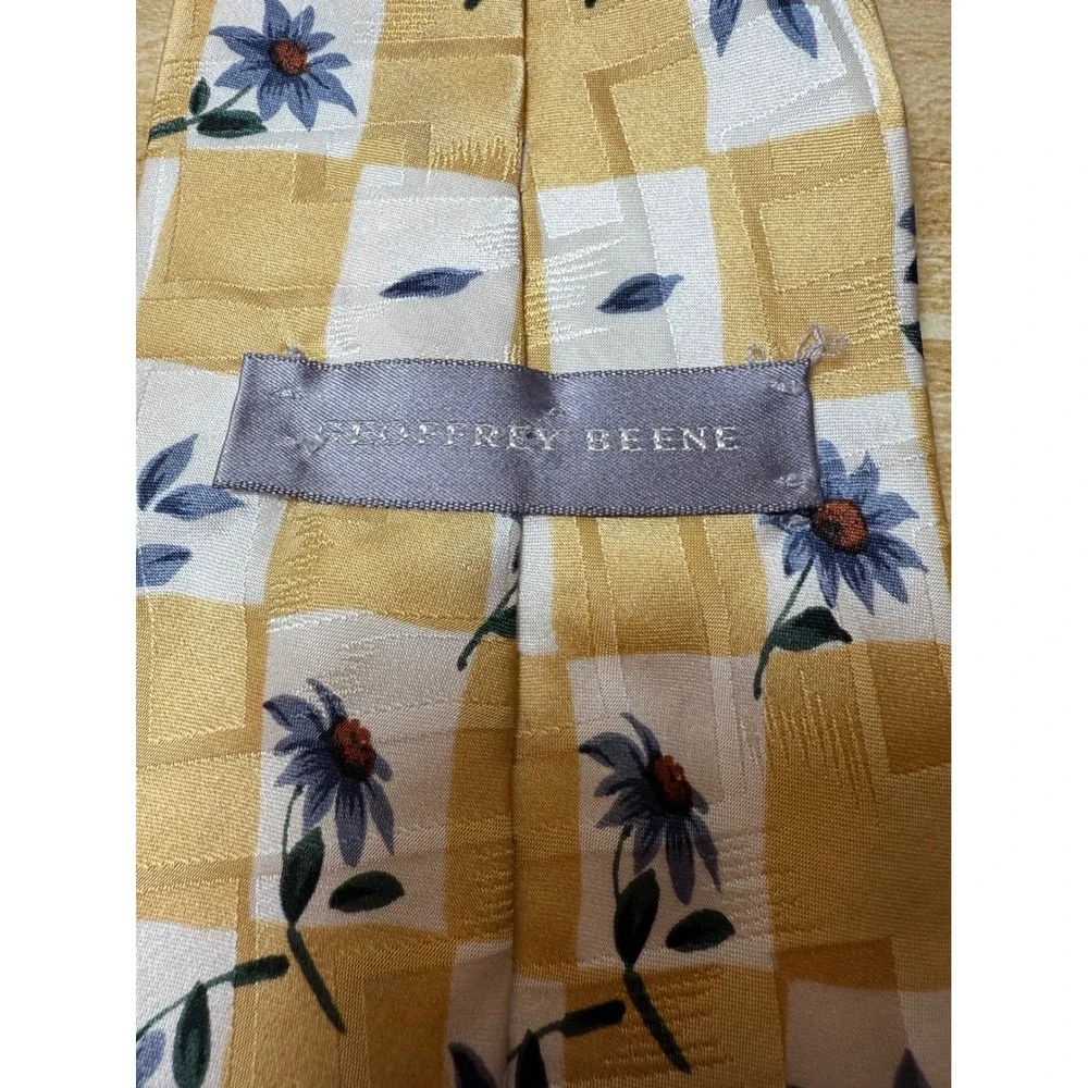 Jeffrey Beene color yellow